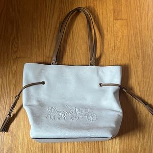 ANDY TOTE WITH HORSE AND CARRIAGE